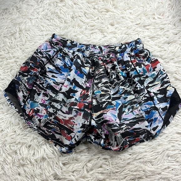 Lululemon Hotty Hot Short II (Long 4") Culture Clash Multi Black / Black - Picture 6 of 7